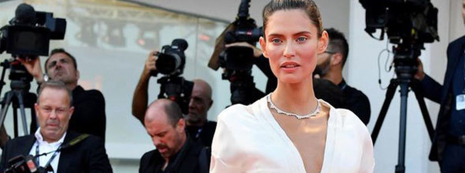 Bianca Balti en la Alfombra Roja del Festival de Cine de Venecia./ AGENCIAS