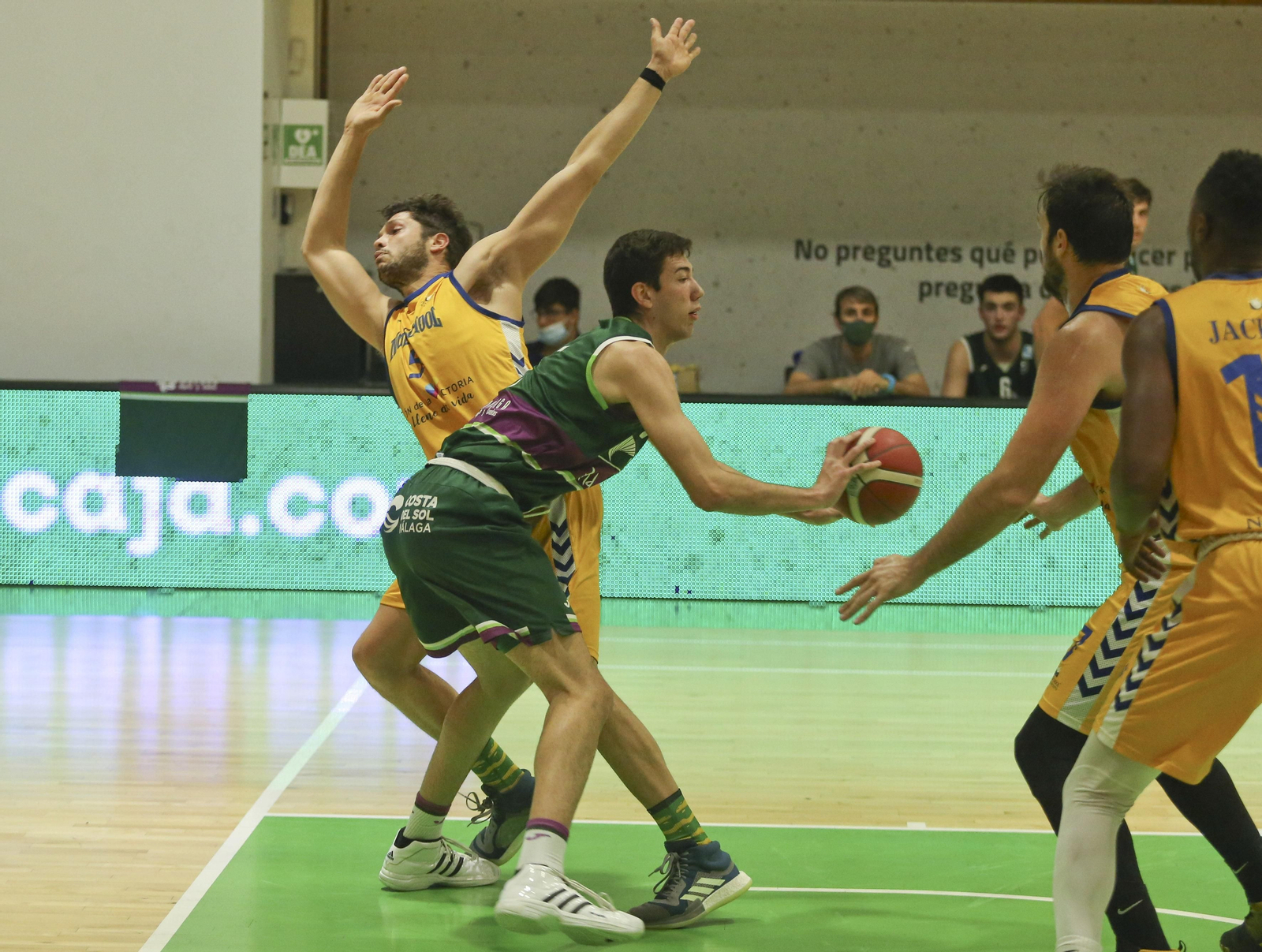 El Novaschool se lleva el derbi ante el Unicaja en Los Guindos