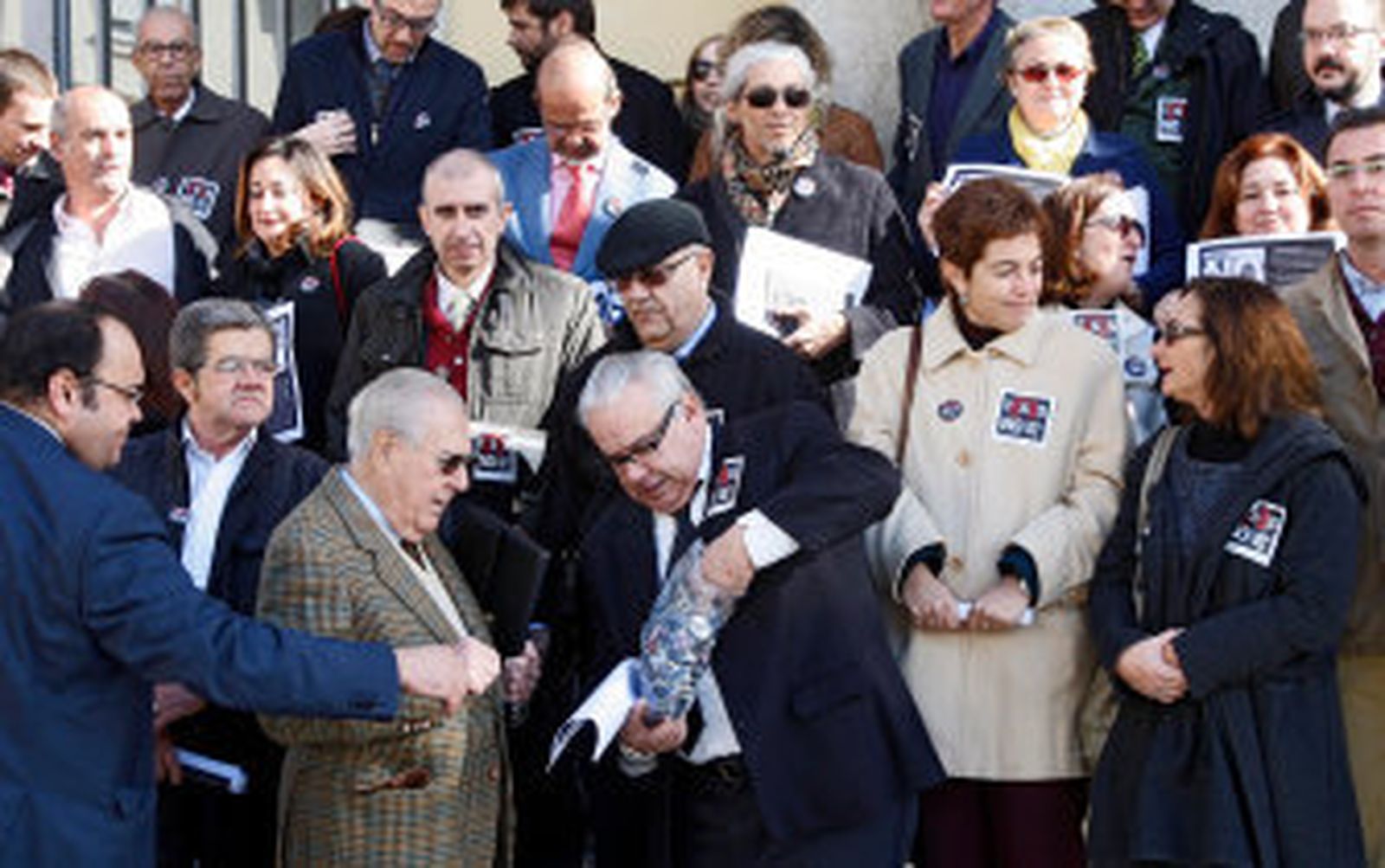 Concentración de letrados ayer a las puertas de la Audiencia Provincial de Cádiz./Joaquín Pino