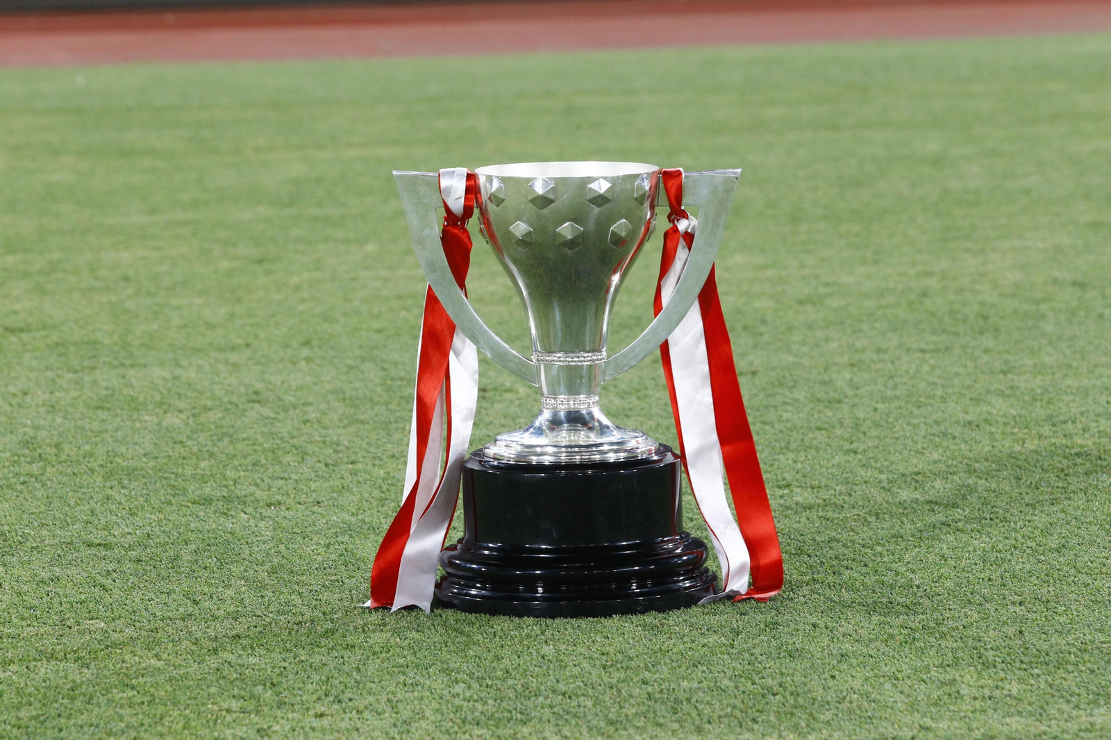Las imágenes de la fiesta del ascenso de la U.D. Almería en el Estadio Mediterráneo.