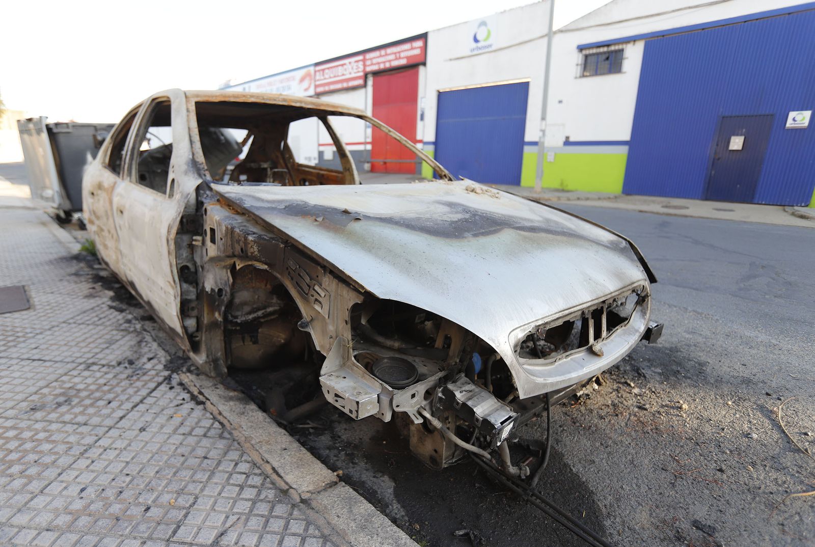 Un vehículo abandonado.