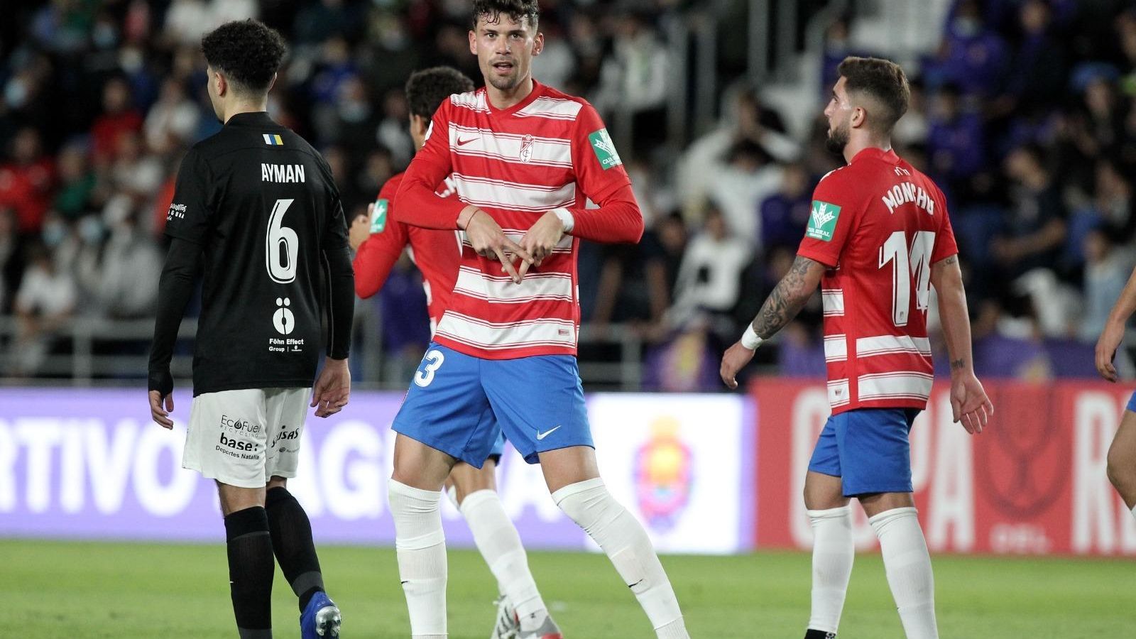 Butzke celebra uno de los tres goles que marcó