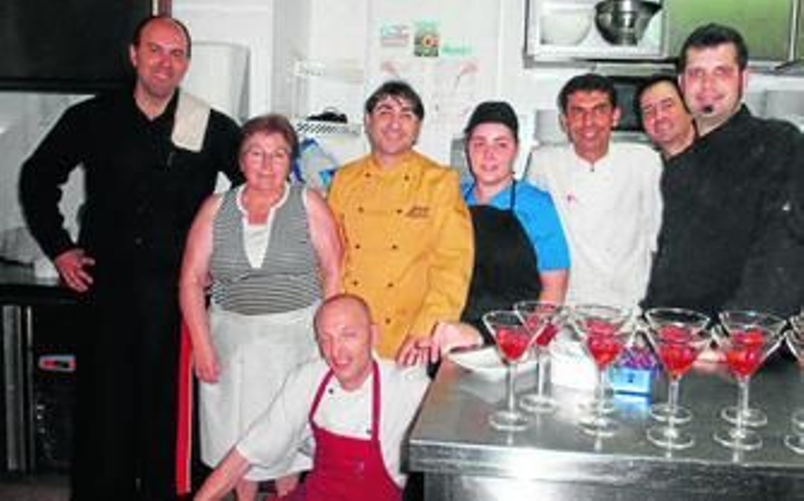 Equipo de cocina que participó ayer en la jornada inaugural.