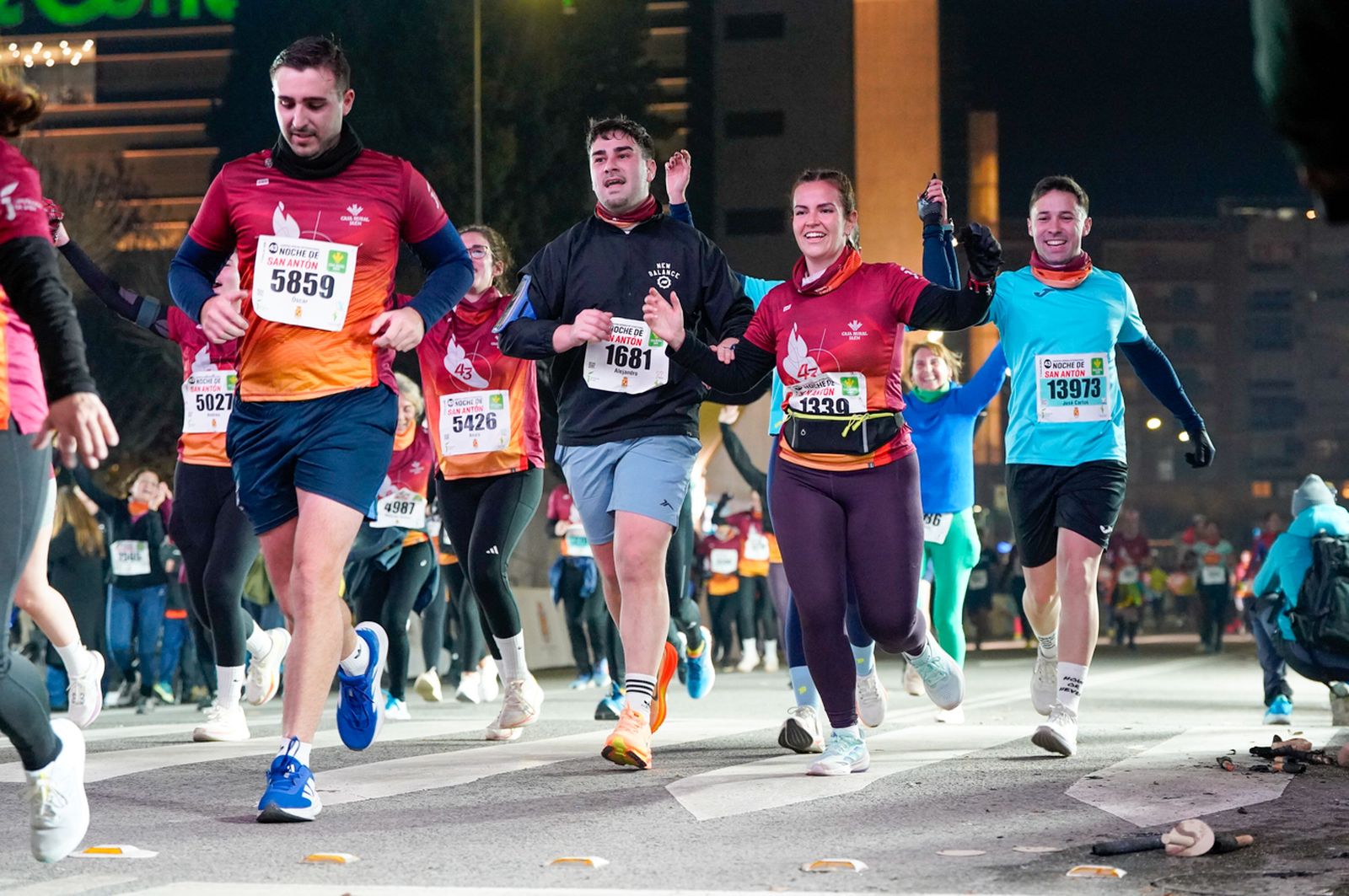 En imágenes: búscate en tu llegada a meta de la Carrera de San Antón 2026 (3)