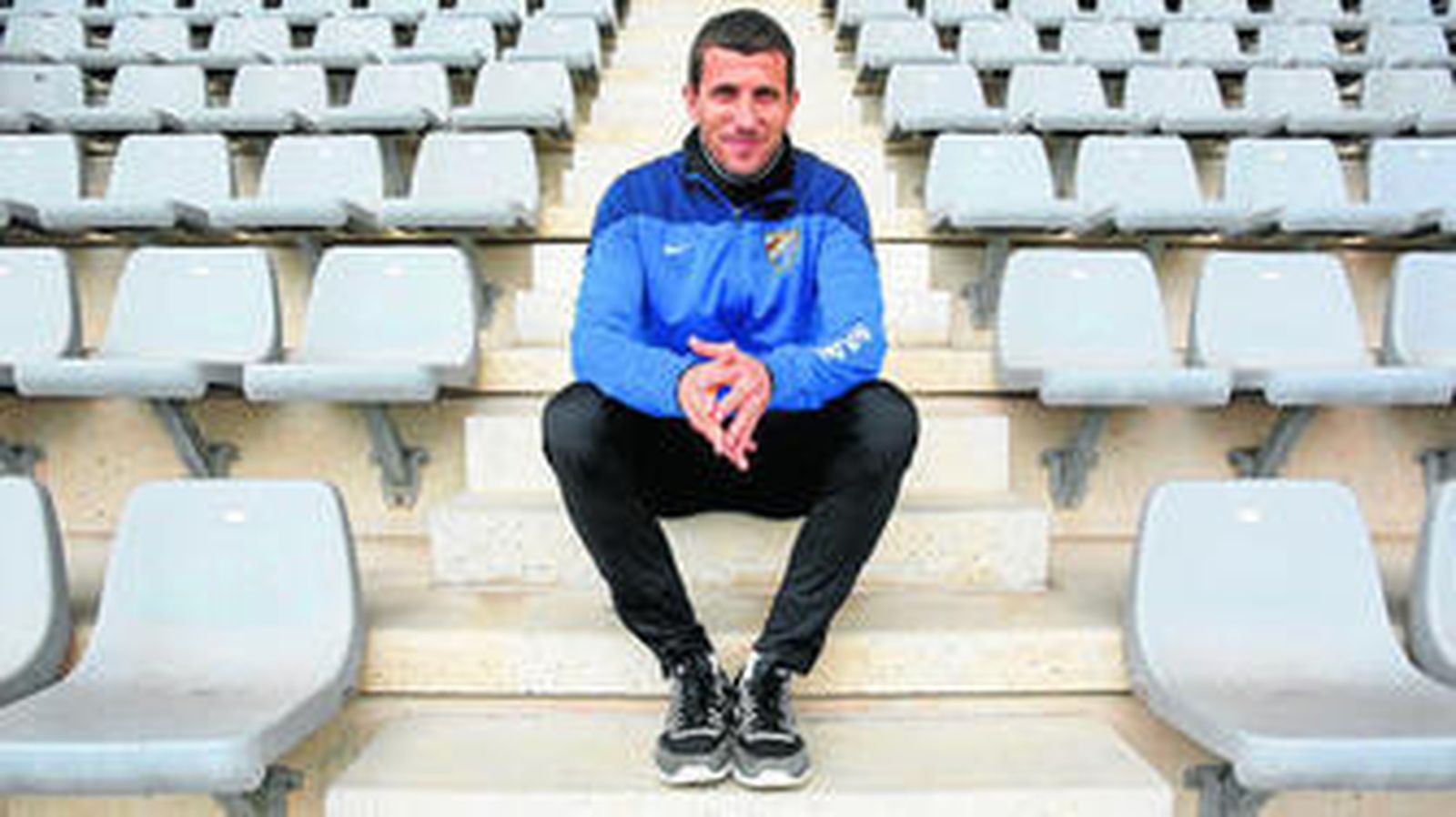 Gracia, sentado en el Ciudad de Málaga.