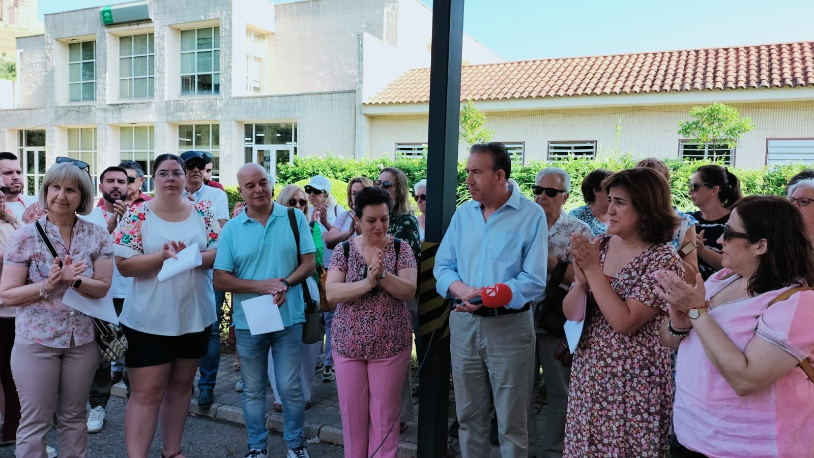 Lectura del manifiesto público en el centro de salud de Aracena.