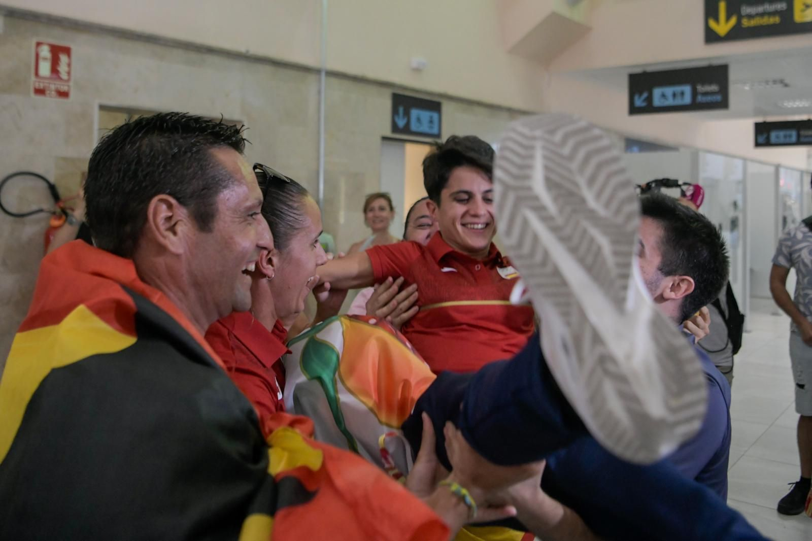 Granada recibe a la campeona María Pérez, en imágenes