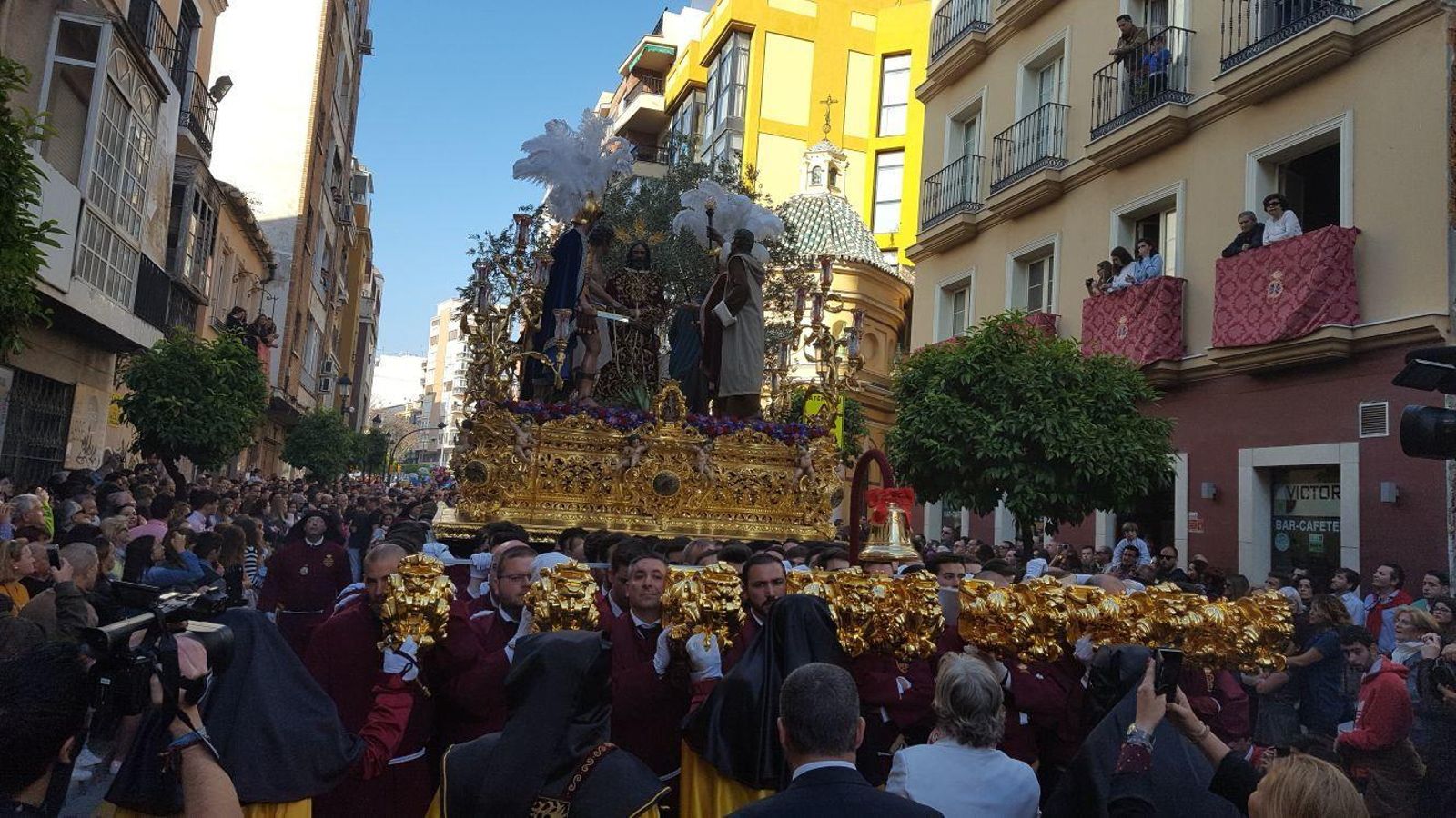 Nuestro Padre Jesús del Rescate, en la calle Victoria. Nuestro Padre Jesús del Rescate, en la calle Victoria.