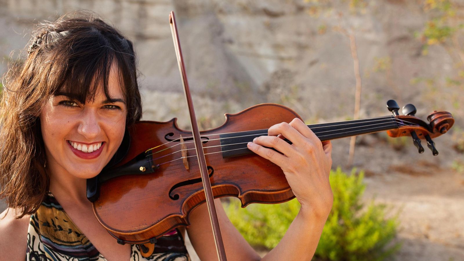 La violinista a sus 28 años triunfa en Bruselas.