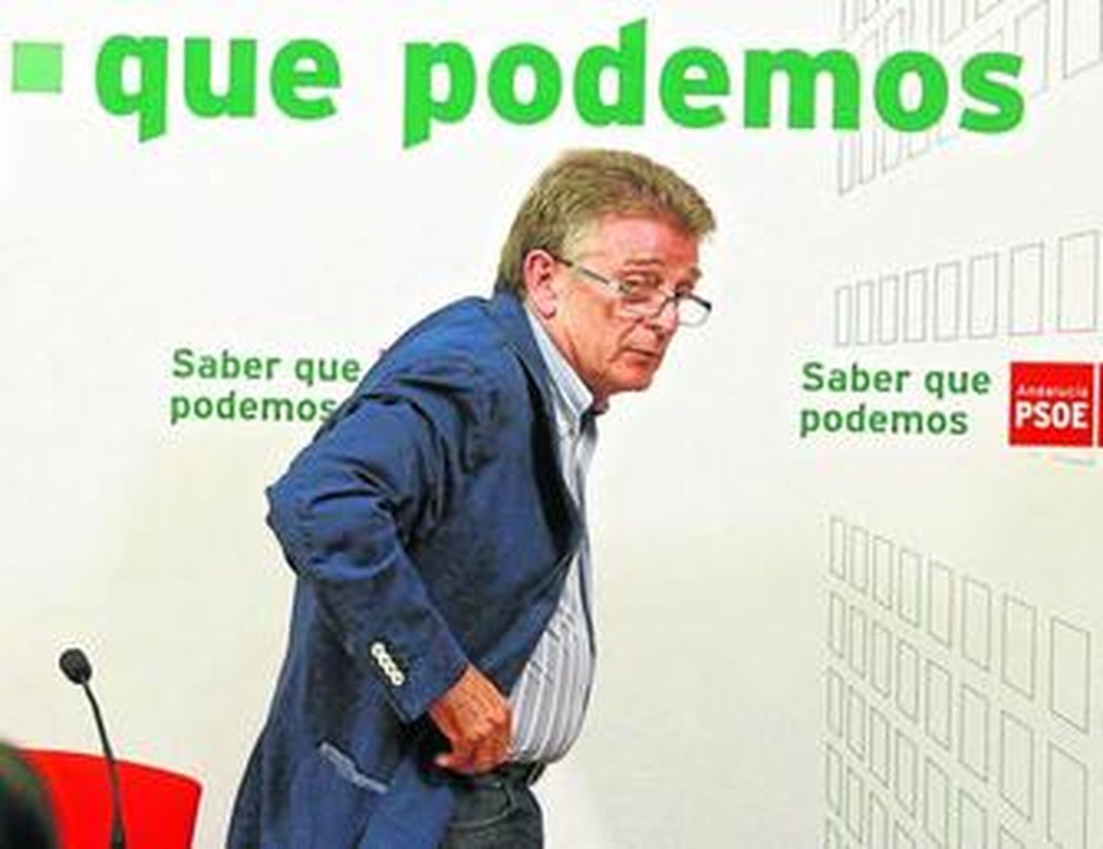 El secretario provincial del PSOE, Francisco González Cabaña, ayer, tras valorar los resultados electorales.