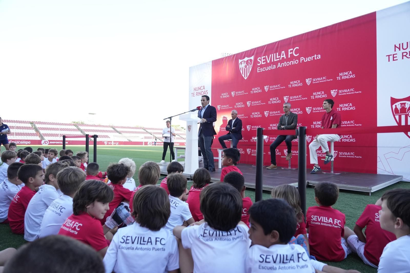 Las imágenes de la clausura de la Escuela Antonio Puerta en el Sevilla.