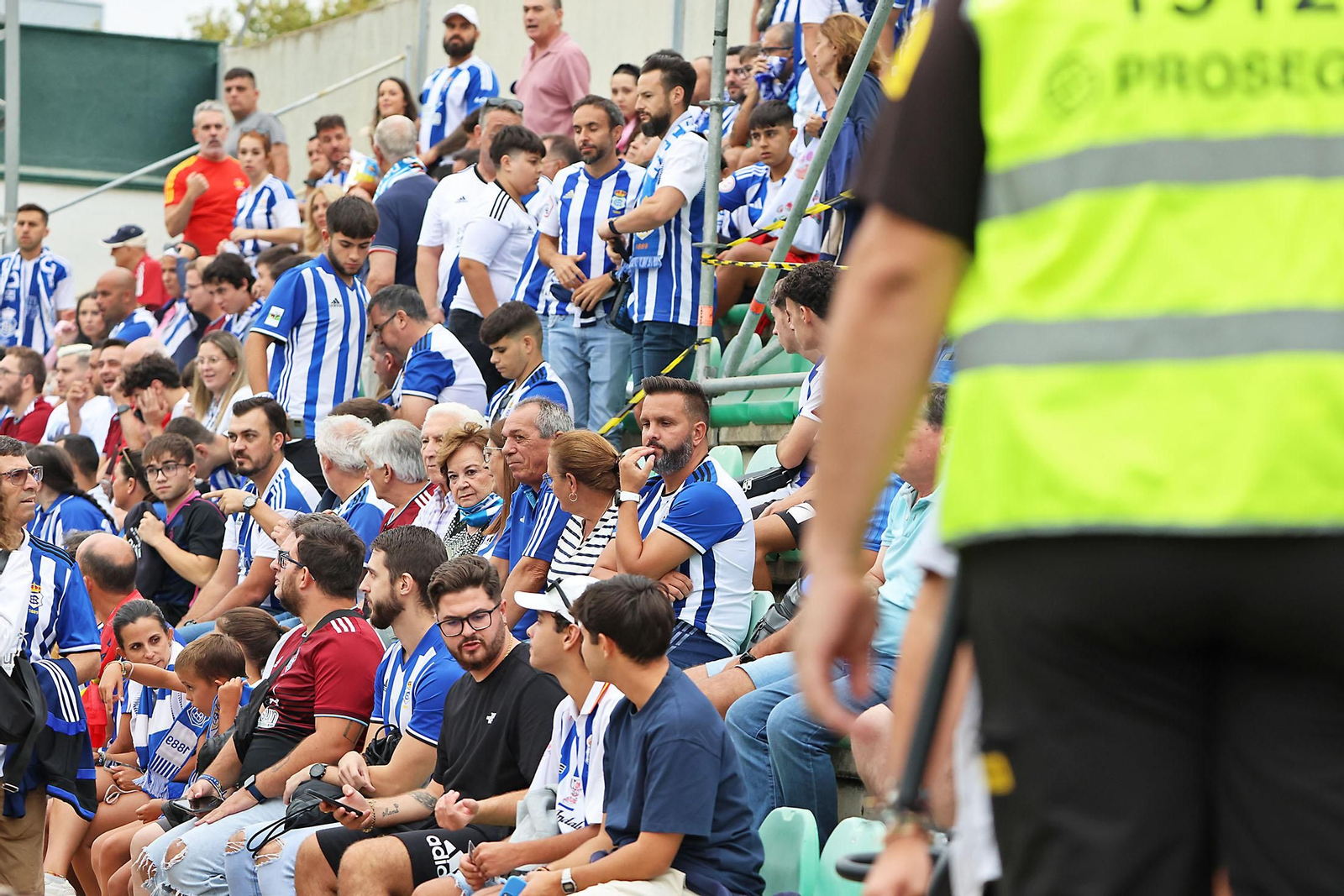 Búscate en las gradas del Betis Deportivo-Recreativo de Huelva