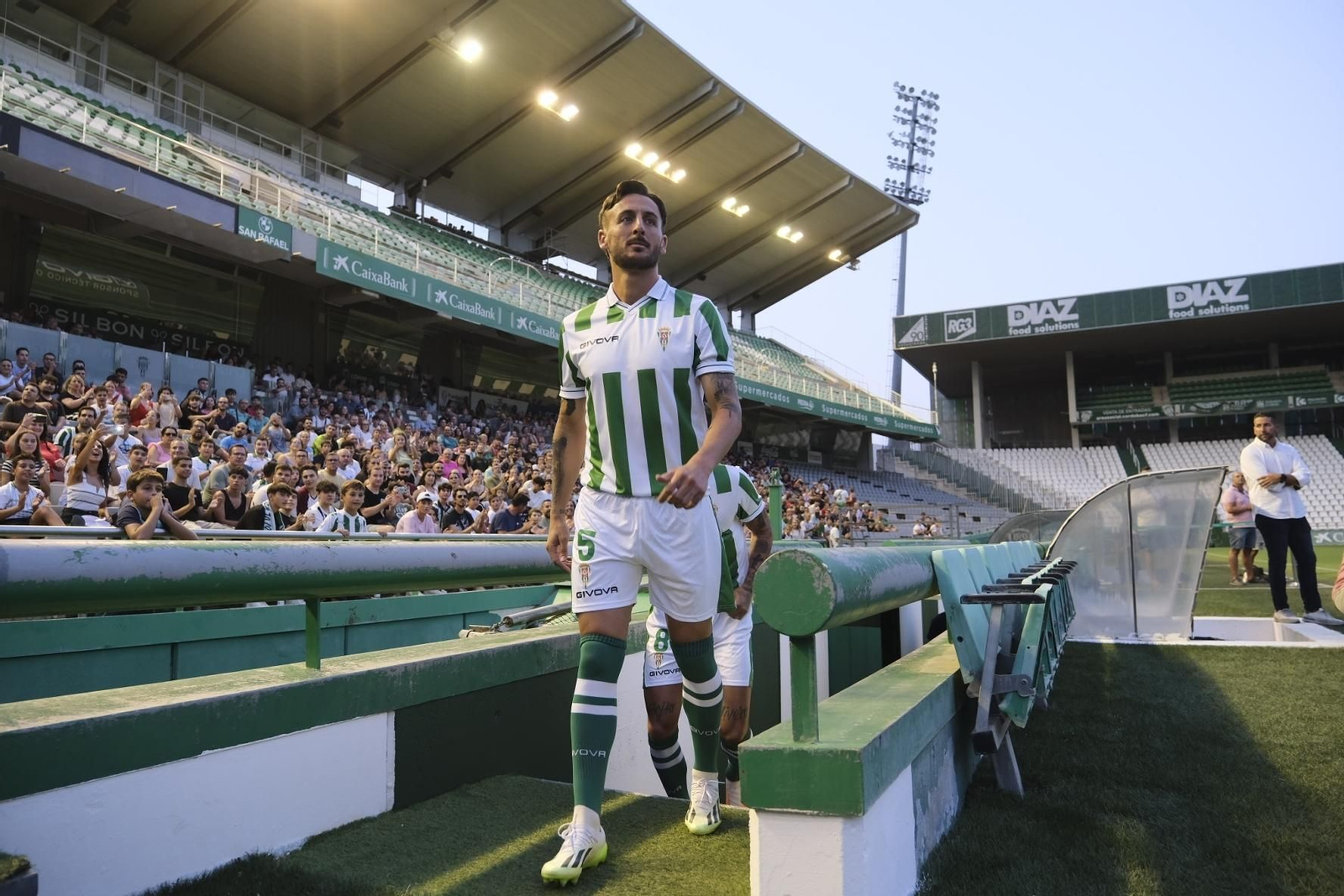 Las mejores fotos de las nuevas camisetas del Córdoba CF Las mejores fotos de las nuevas camisetas del Córdoba CF