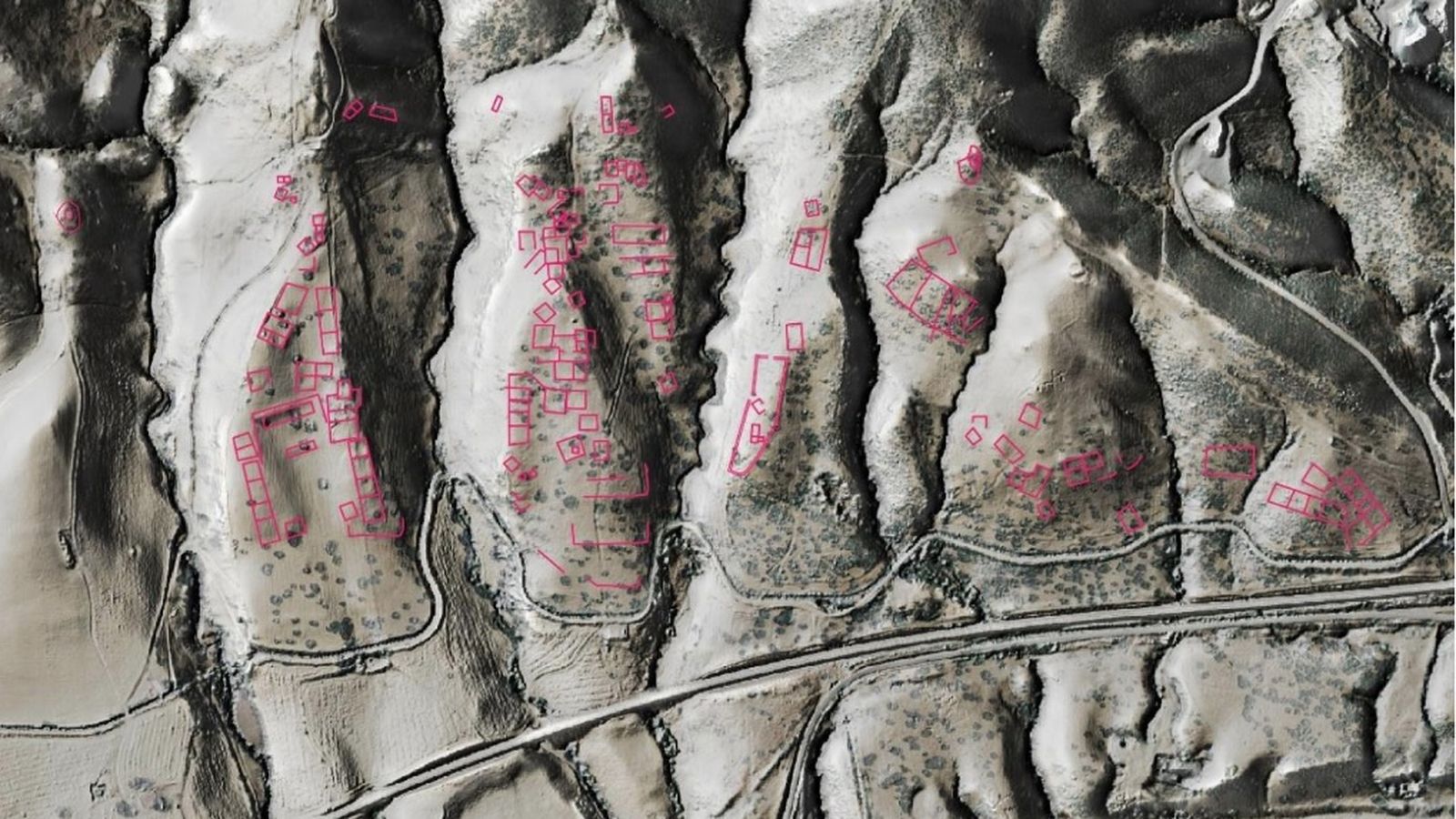 Distribución de las construcciones en los cabezos o cerros incluida en el artículo de Antonio Monterroso.
