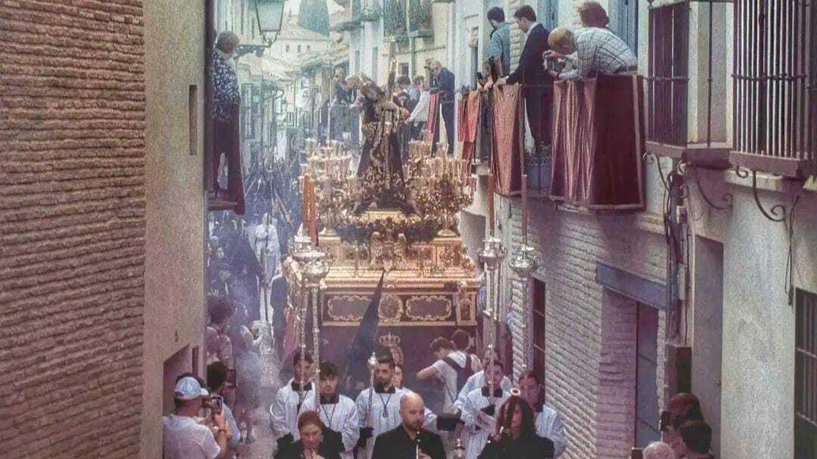 Trío de capilla Äglae ante el Señor de la Amargura Trío de capilla Äglae ante el Señor de la Amargura