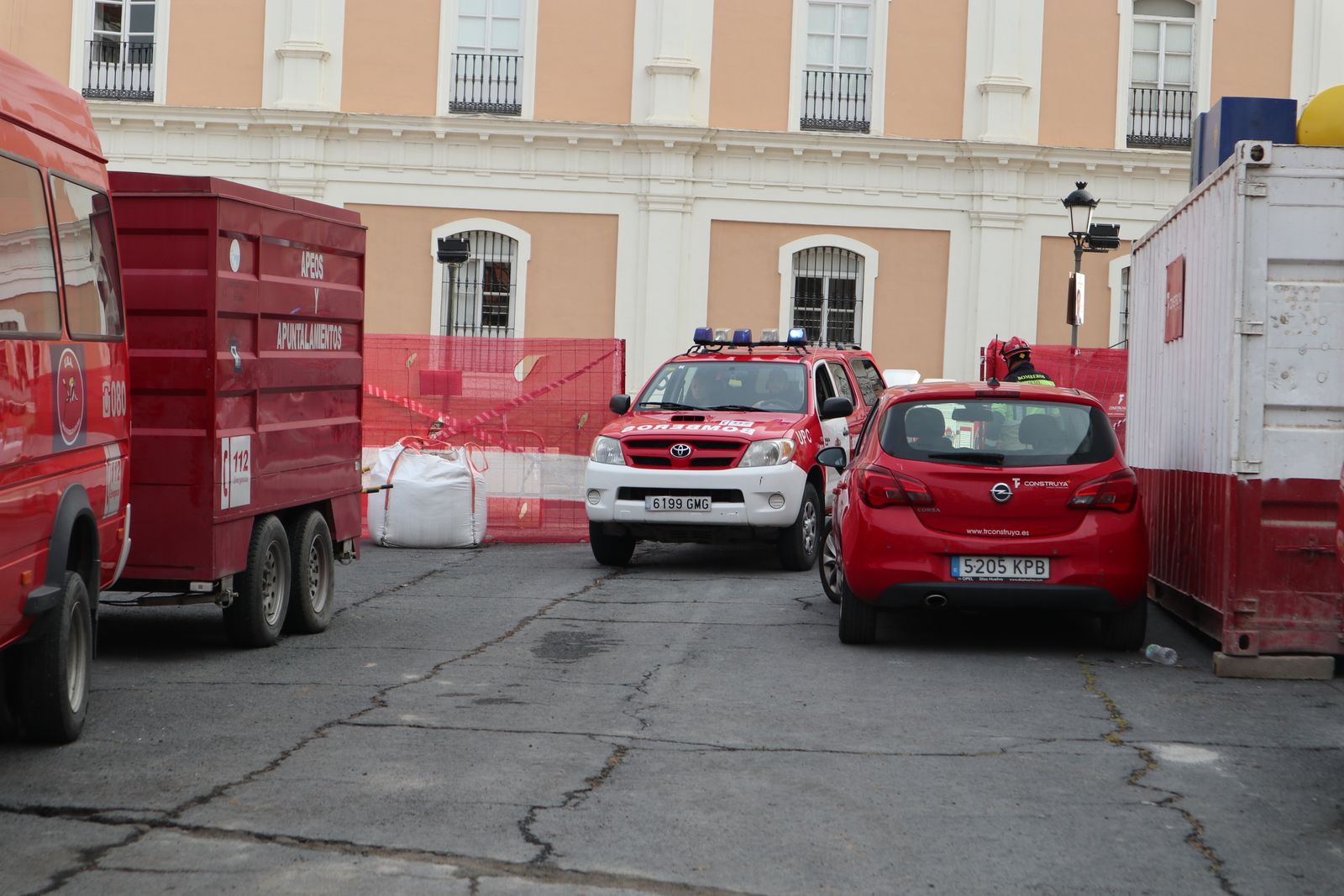 Simulacro de rescate de la Unidad Canina, en la Plaza de la Merced