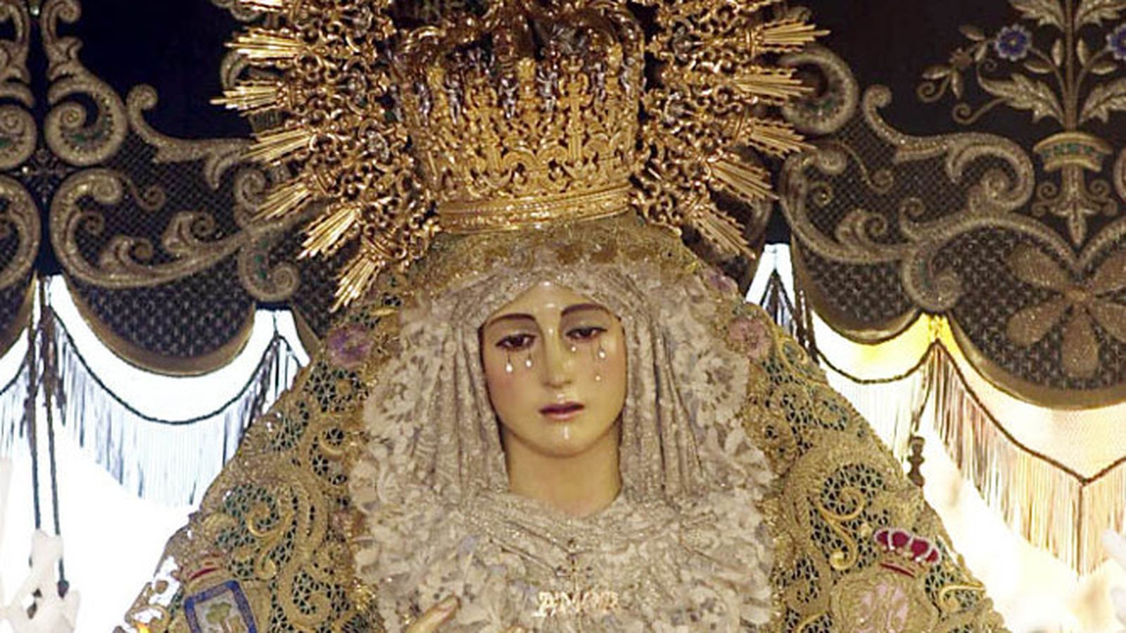 La  Virgen del Amor de  la  Hermandad de  las  Tres  Caídas