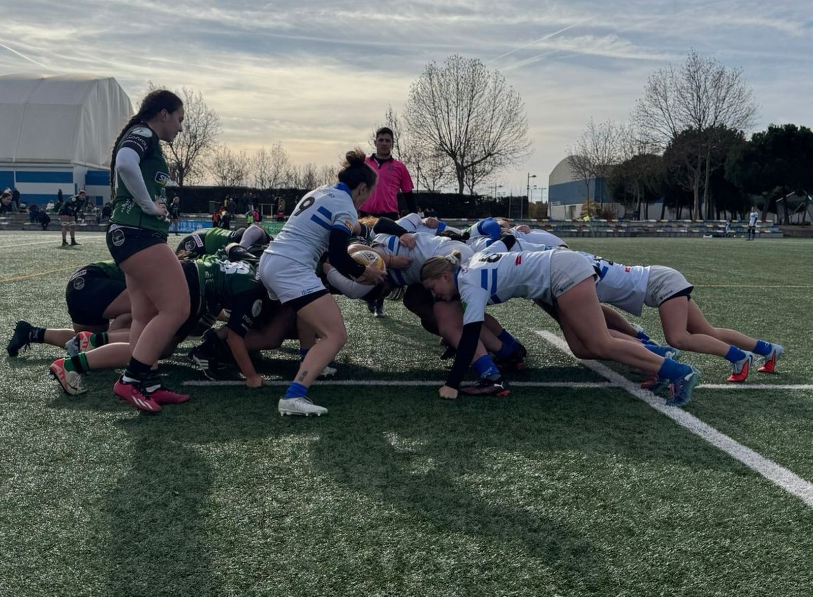 Sonia Montero introduce una melé local.