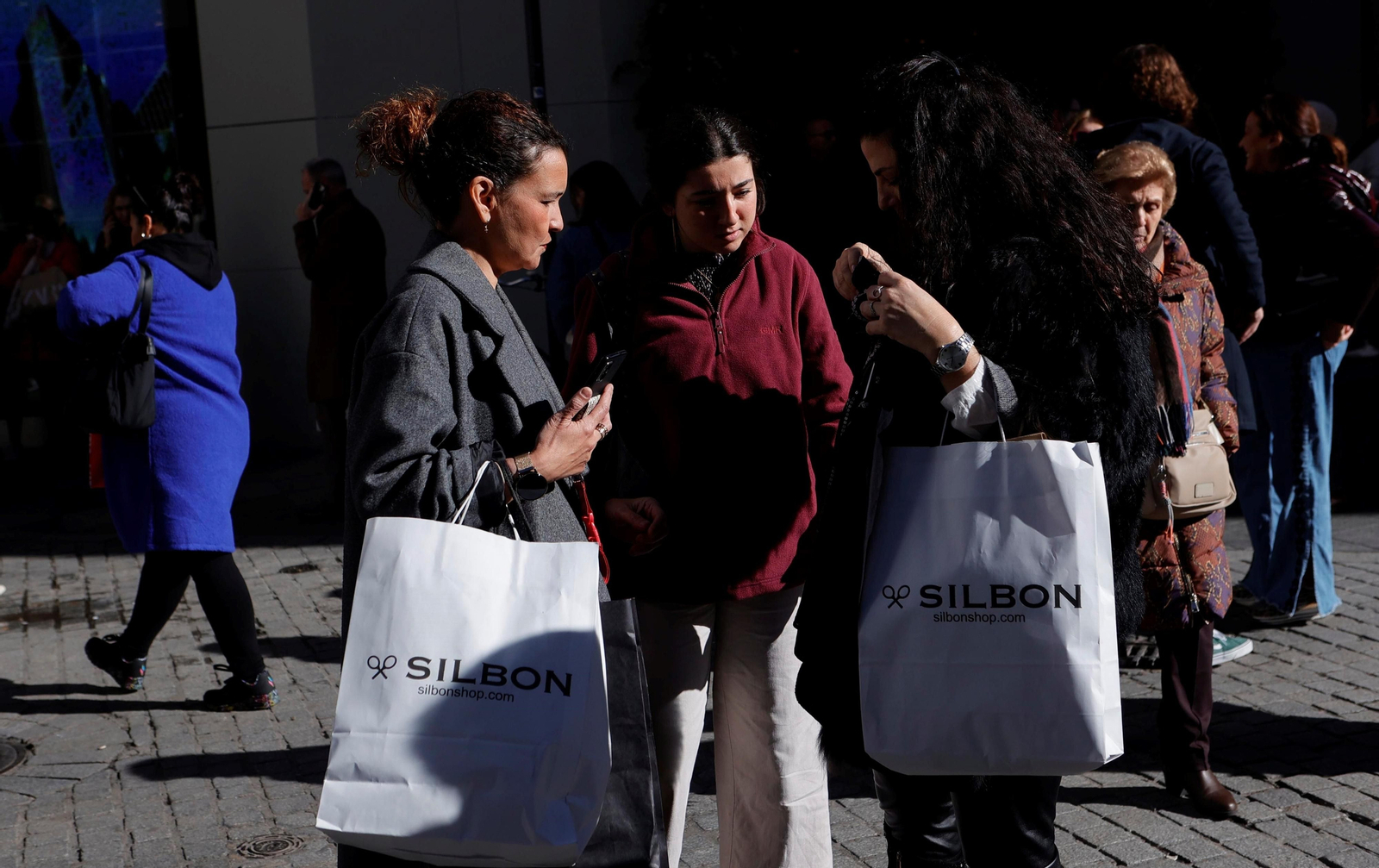 Las rebajas de enero en Sevilla, en imágenes