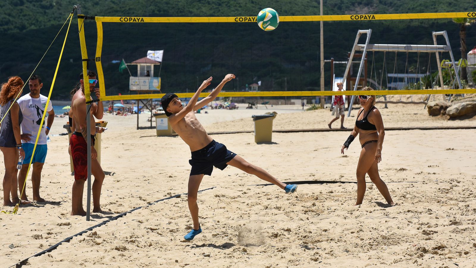 VII Outlet Surfero Solidario en la playa de Getares