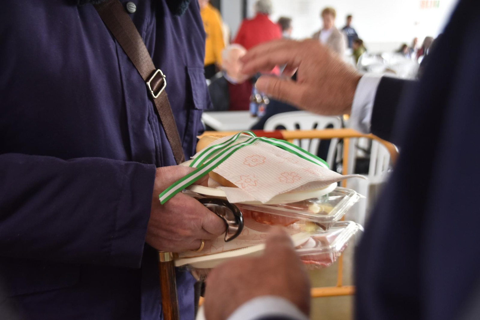 Villa del Río celebra el Día de Andalucía con el reparto de más de 2.000 cantos