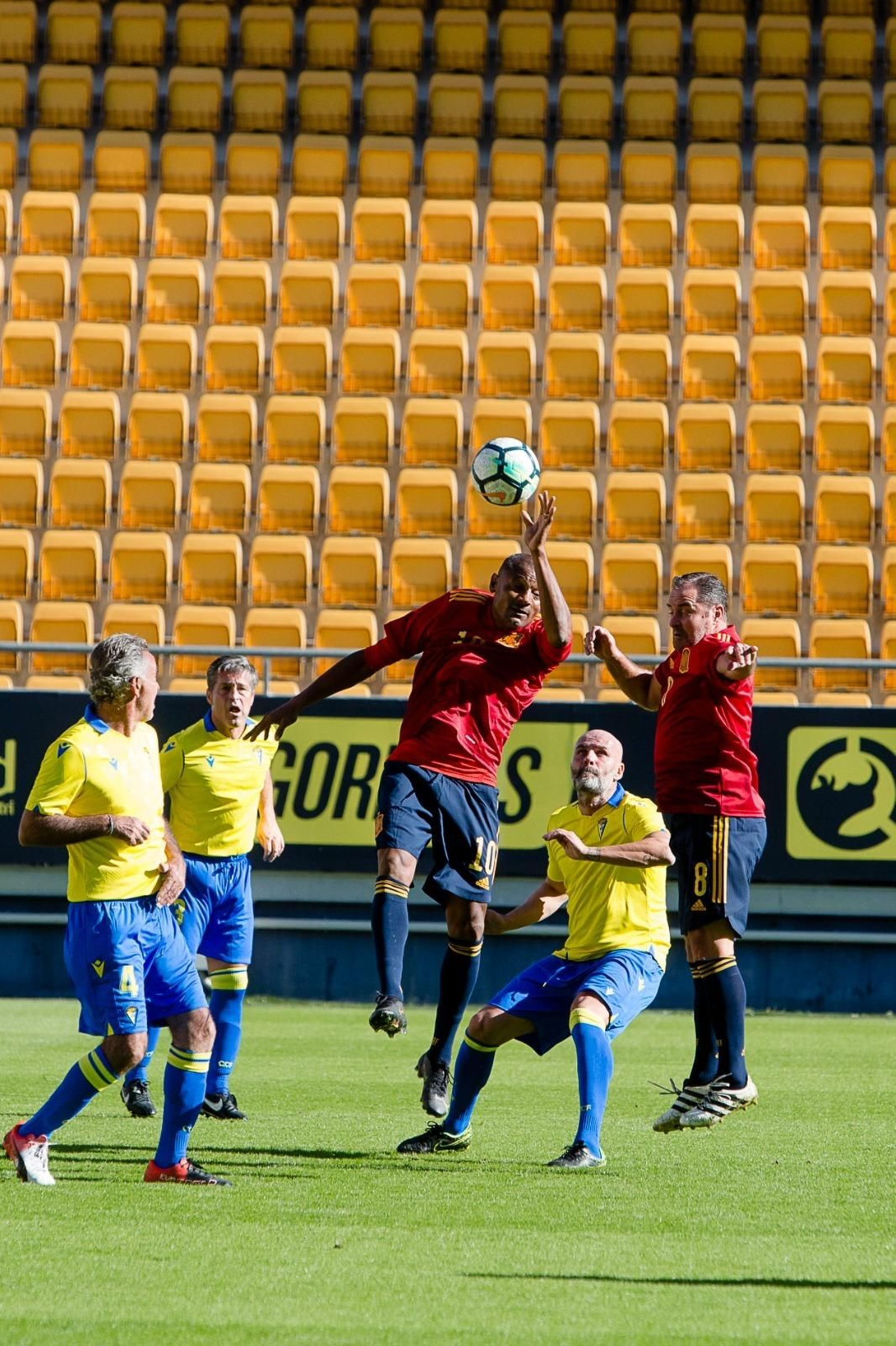 Las imágenes de la vuelta del partido de los Reyes Magos en Cádiz
