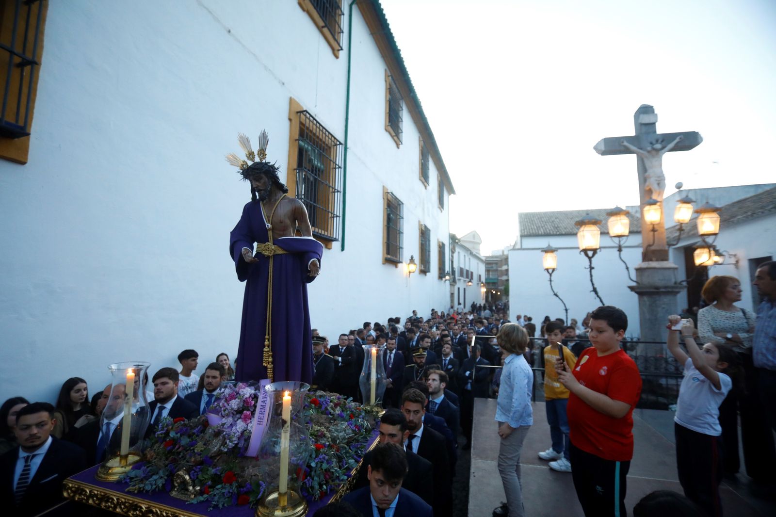 Las mejores imágenes del vía crucis de Nuestro Padre Jesús de la Humildad y Paciencia en Córdoba