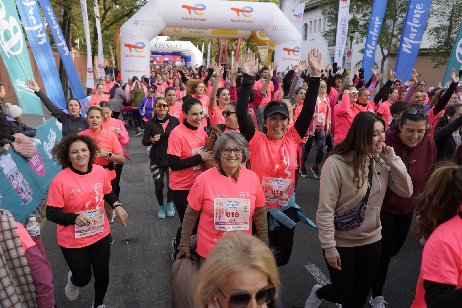Búscate en las fotos de la Carrera de la Mujer de Sevilla