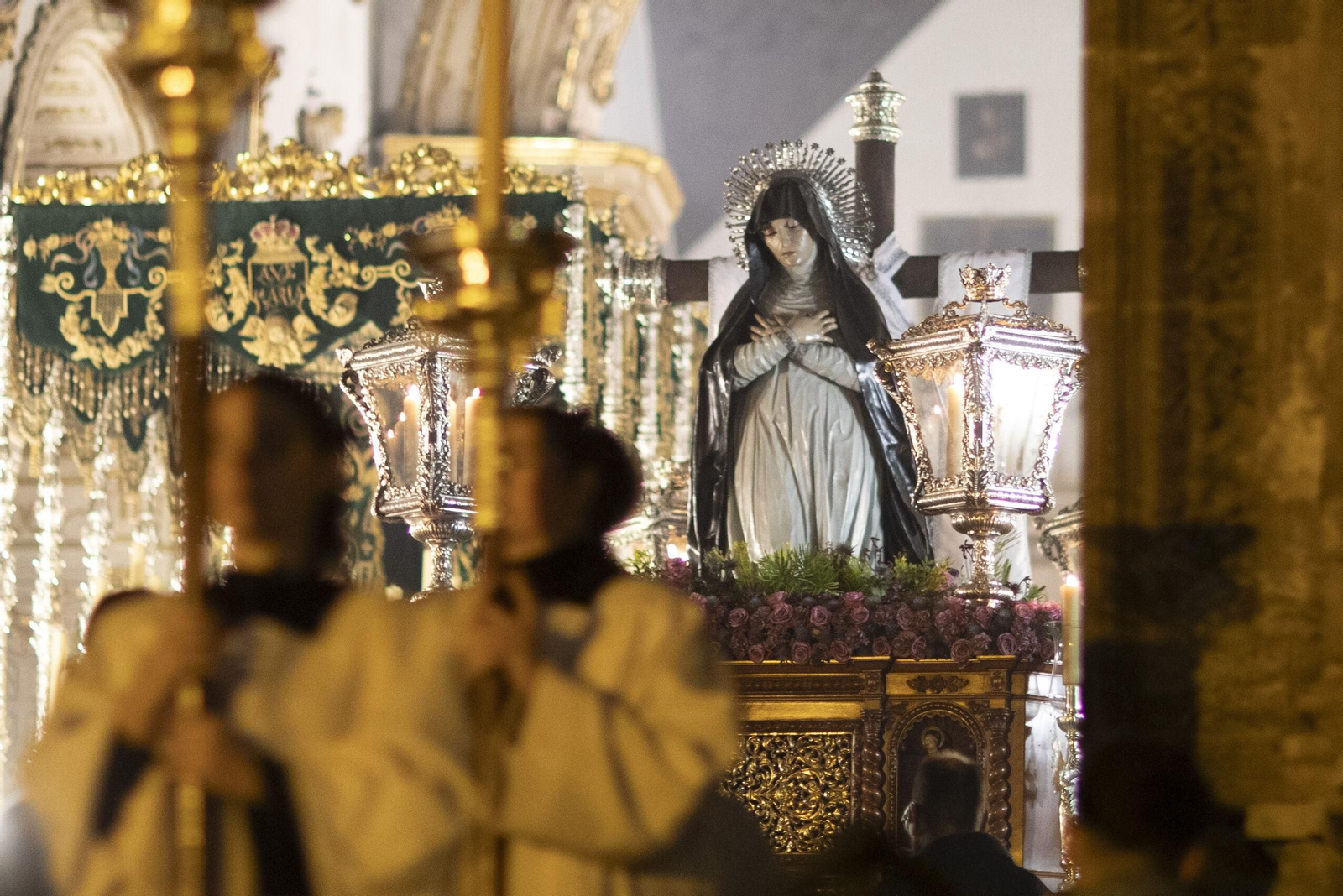 Fotos: Sepulcro hace su estación de penitencia