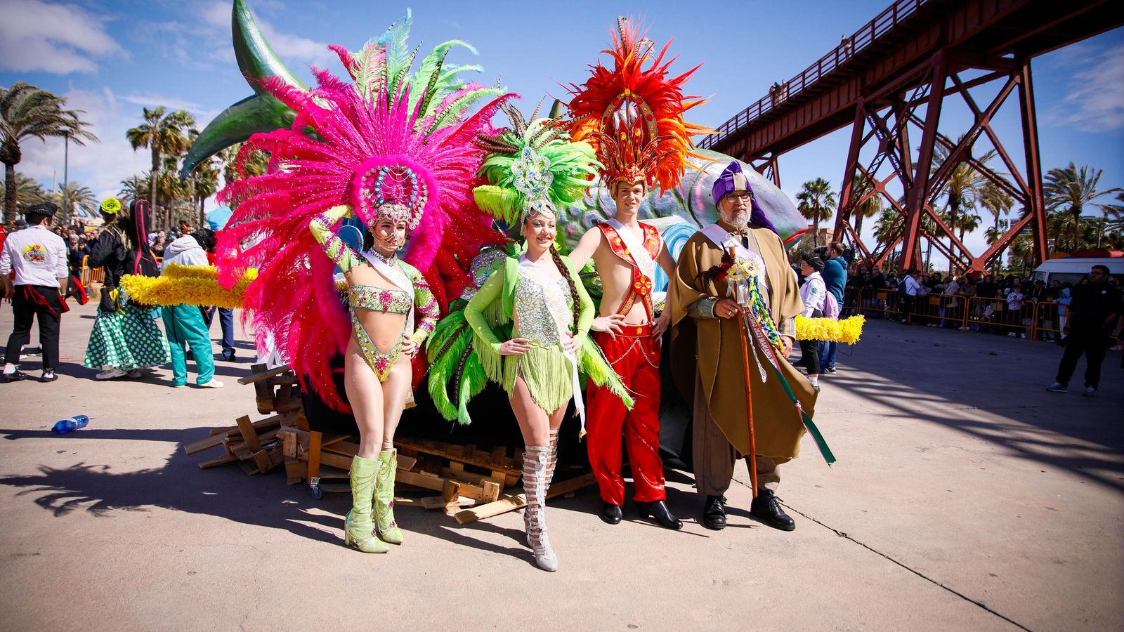 El Dios Momo y la Diosa del Carnaval junto a la Sardina.
