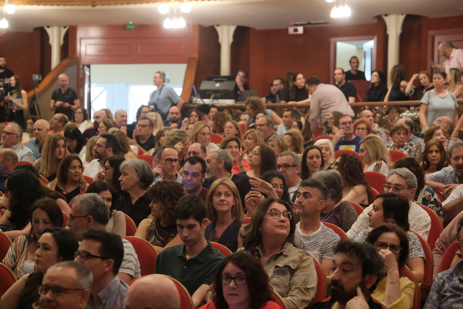 Luz Casal abre las ventanas de su alma en su concierto en Córdoba, en imágenes