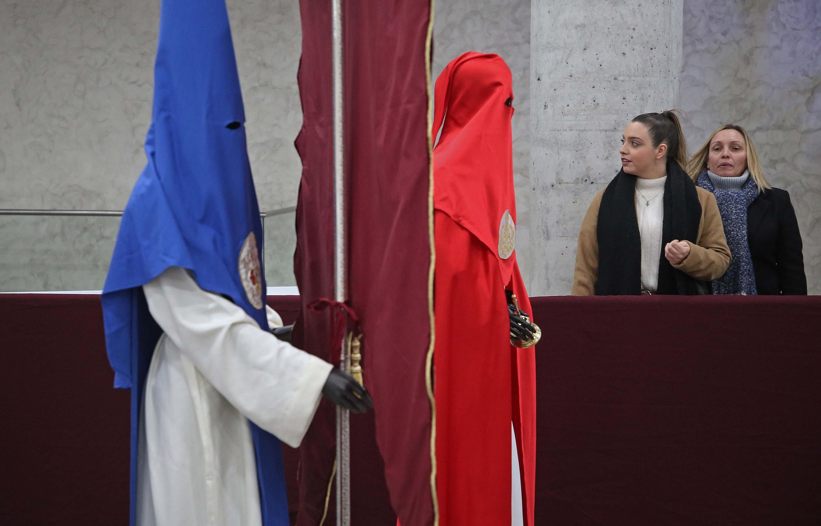 Fotos de la exposición de enseres cofrades en La Línea