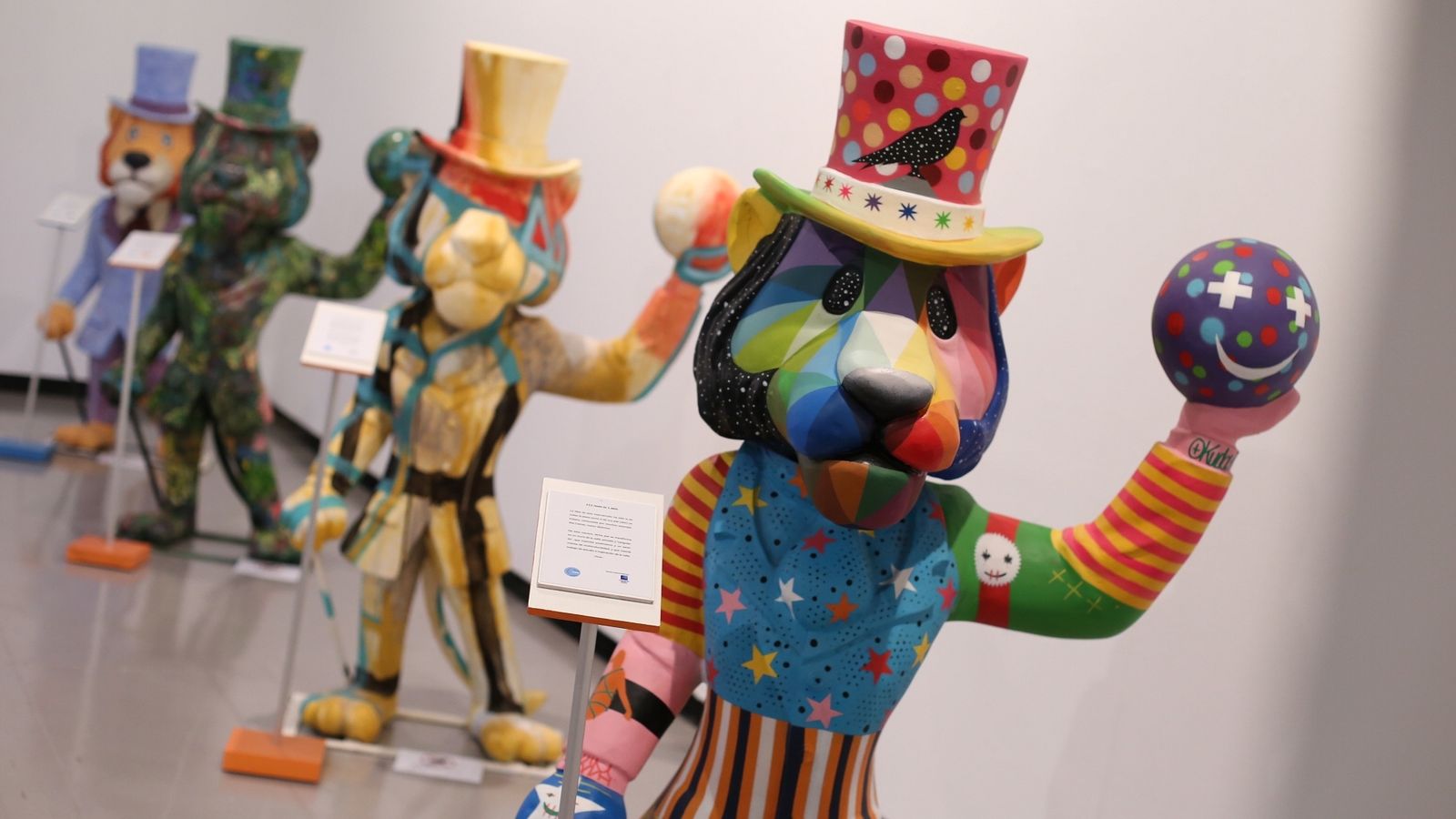 Los beneficios del proyecto y de la venta de las piezas se destinan a Apadis Bahía de Algeciras.