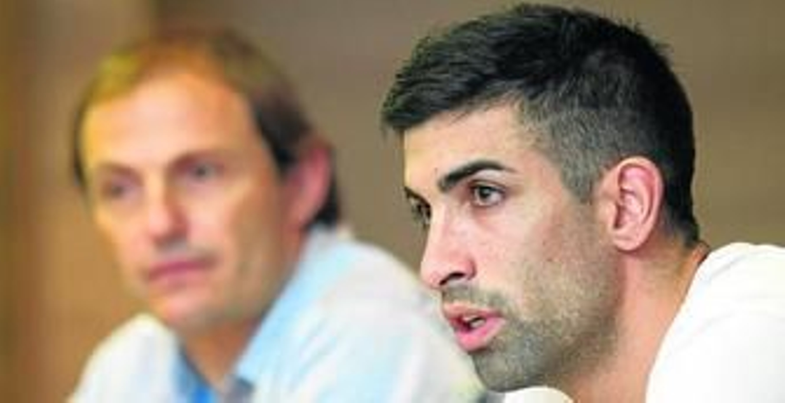 Francesc Arnau y Michael Santos, ayer, durante su presentación.