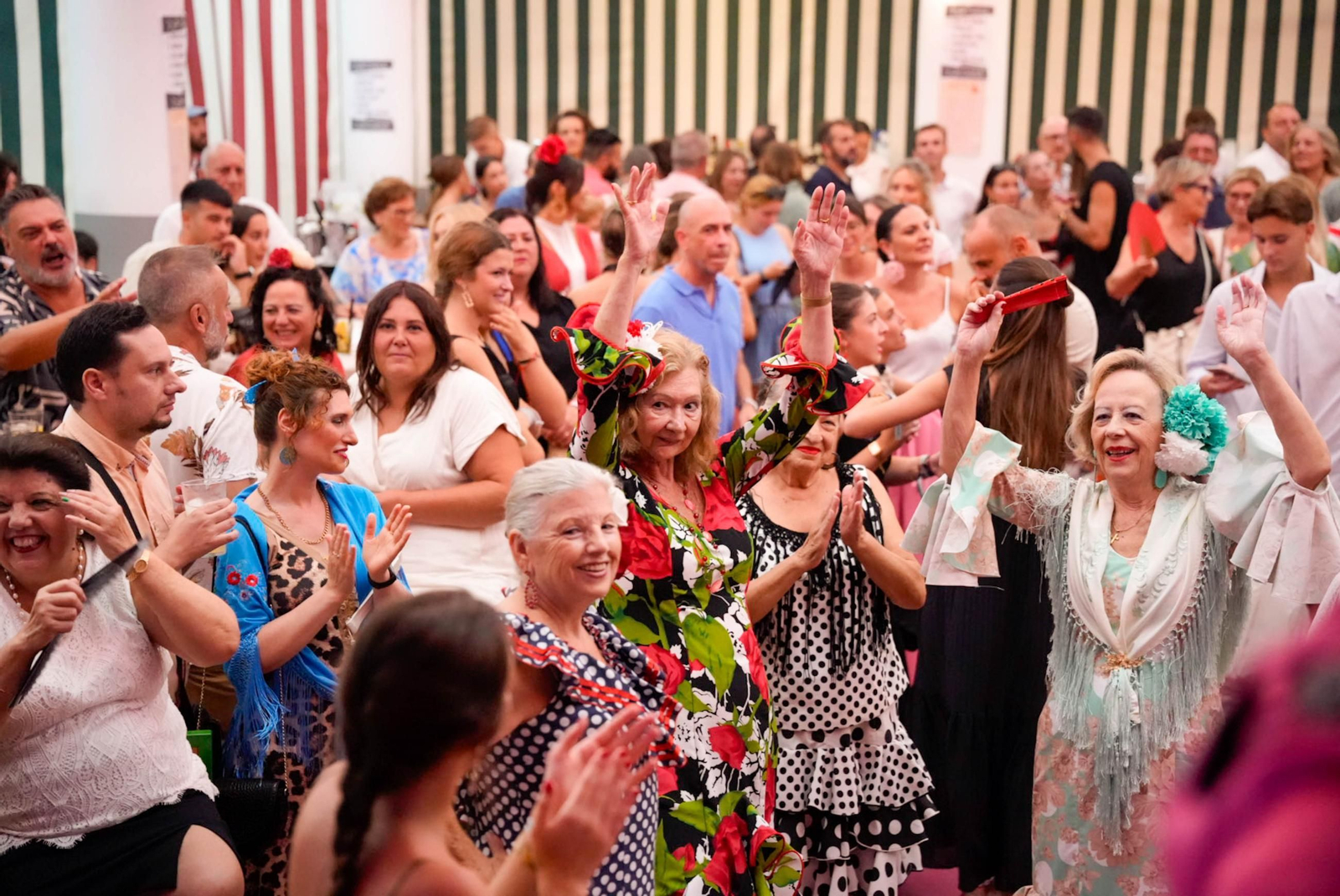 Así bailan en el concurso de sevillanas de La Lola de la fería de Almería