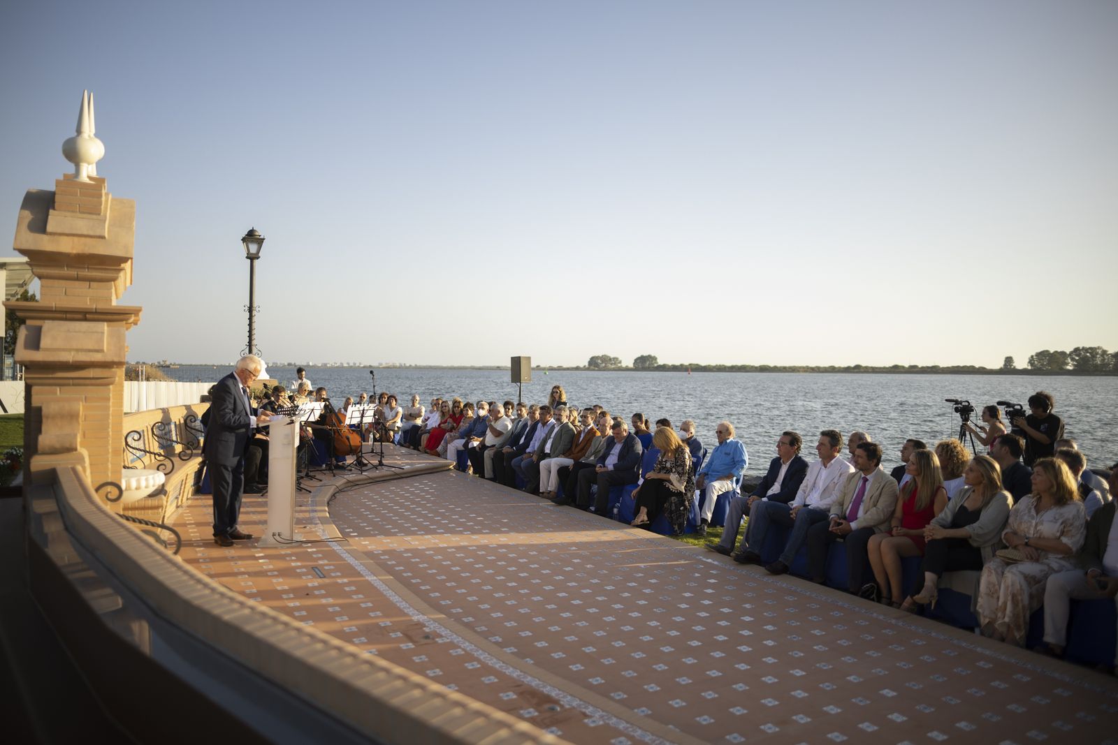 Imágenes de la inauguración De la Fuente de las Naciones en el Paseo de la Ría