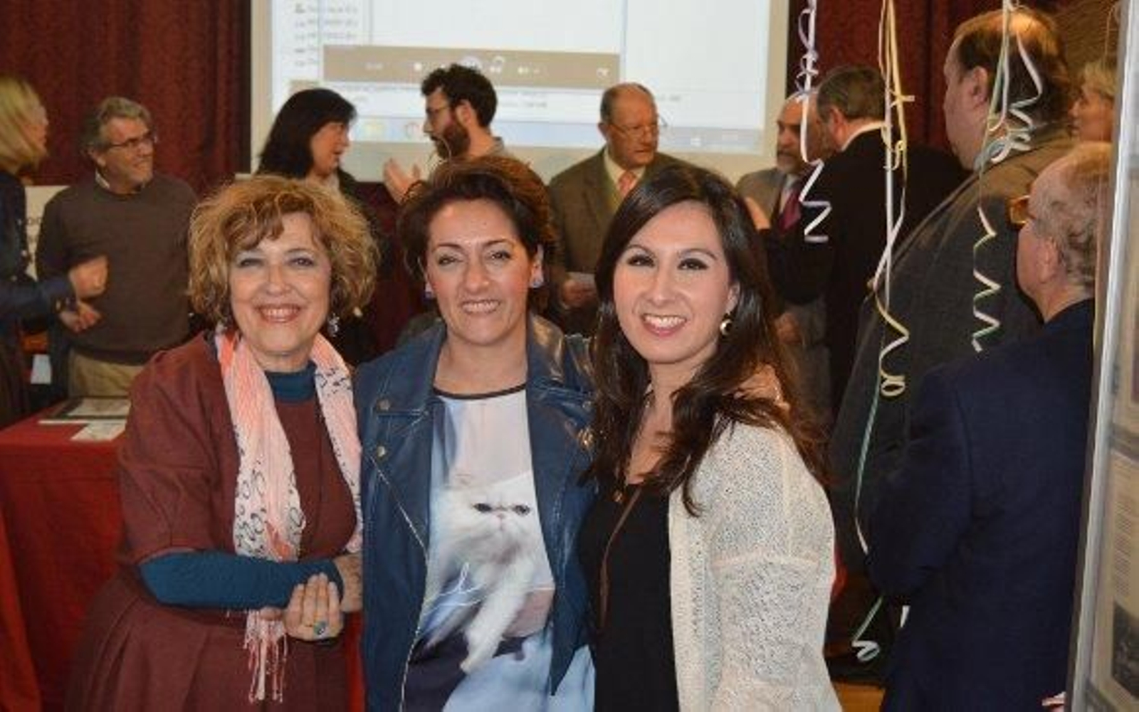Marisa de las Cuevas, Marta Meléndez y María Jaén durante la inauguración.

Foto: Ignacio Casas de Ciria