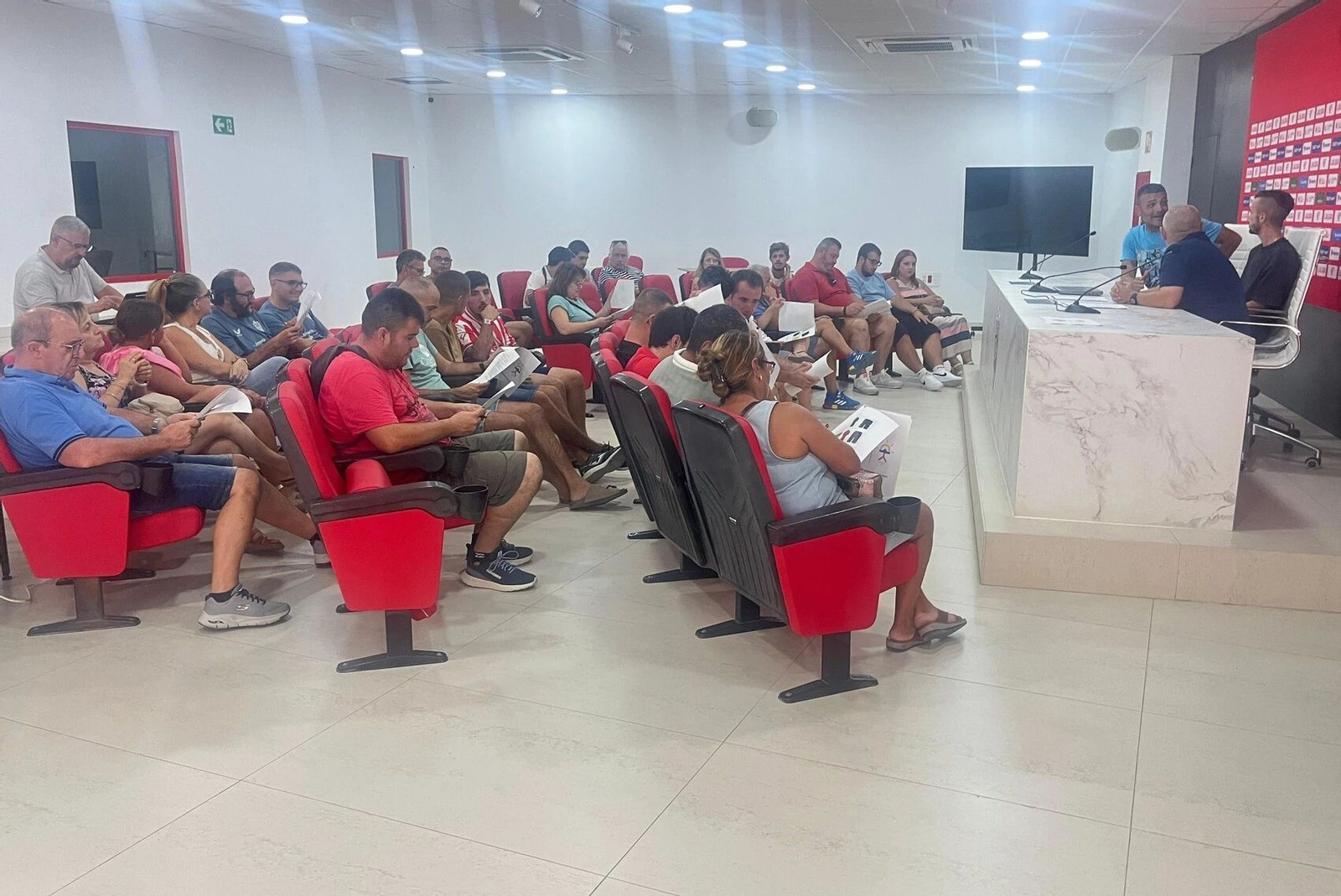 Integrantes del equipo del Almería Genuine en la charla con la Fundación.