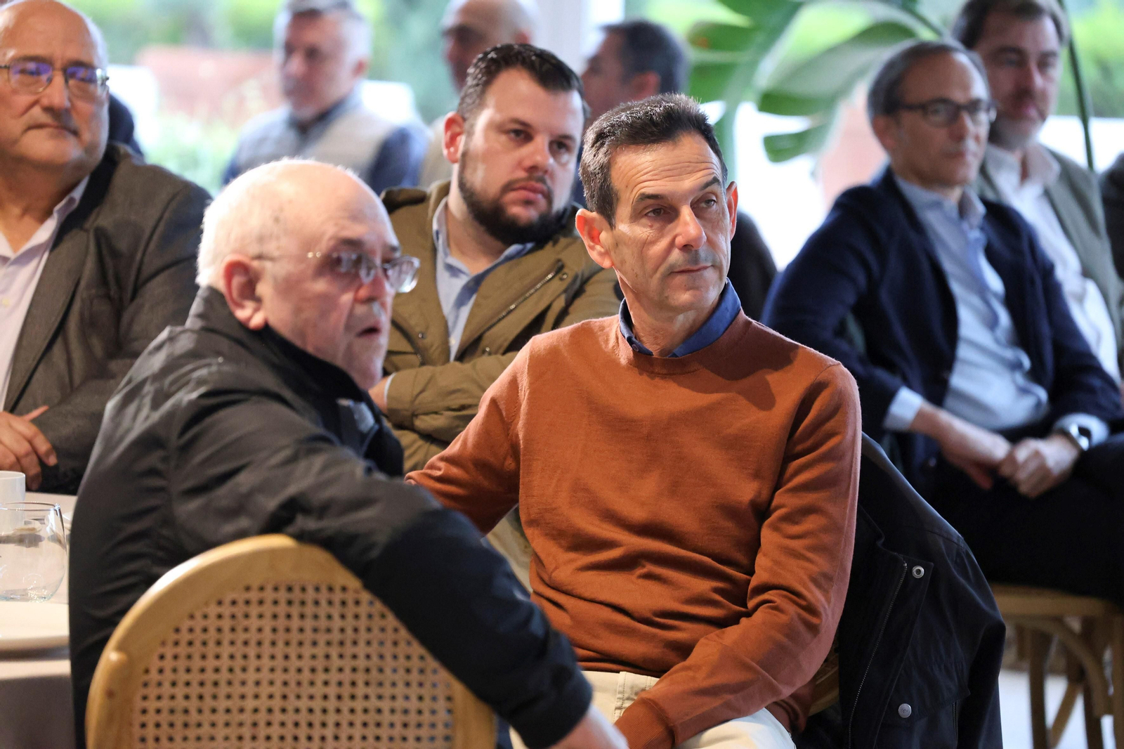 Las fotos que deja el desayuno-coloquio con el alcalde de Vélez-Málaga