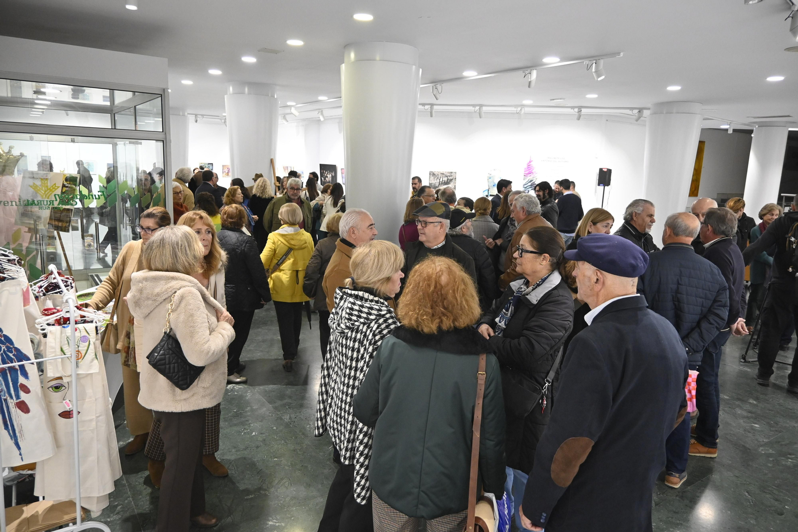 Inauguración de la muestra solidaria titulada 'ArtistasxPrincesa. Una obra por cada princesa RETT'