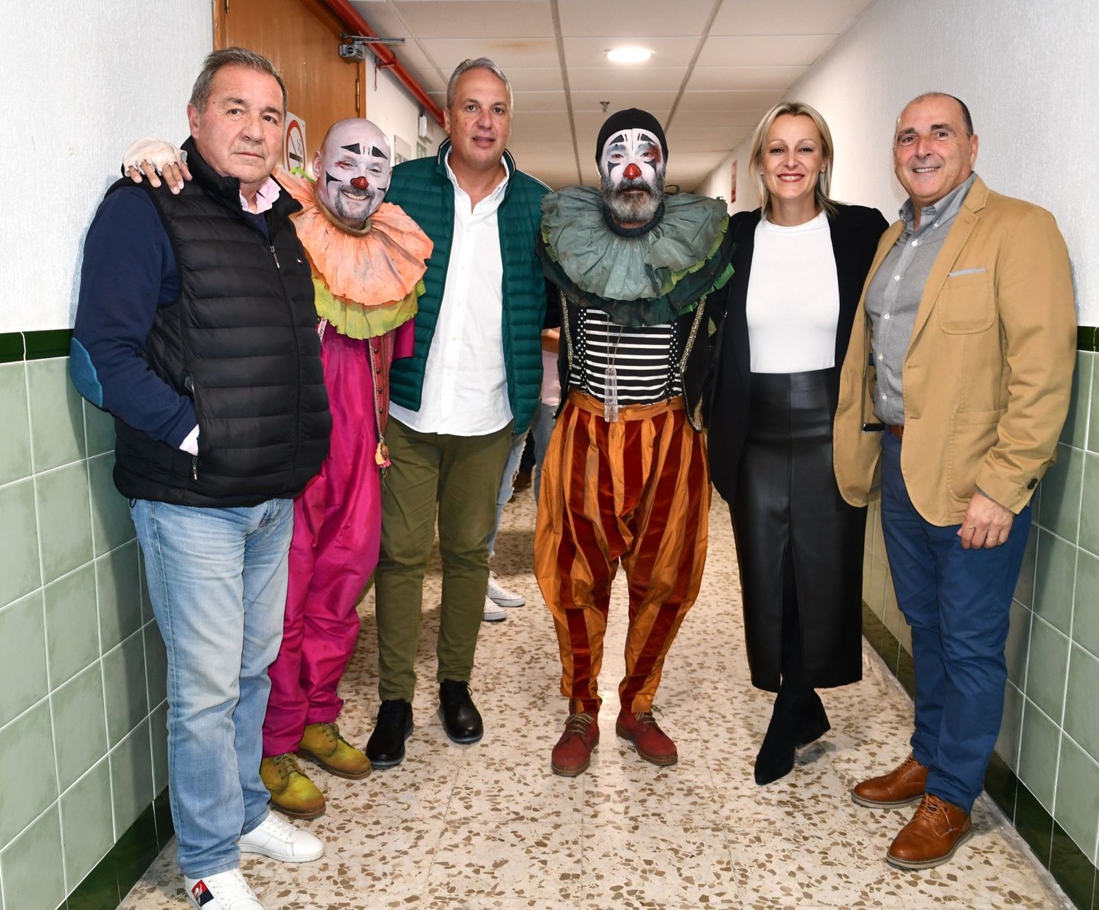 Martínez Ares (tercero por la derecha), junto a Juan Carlos Ruiz Boix en San Roque.