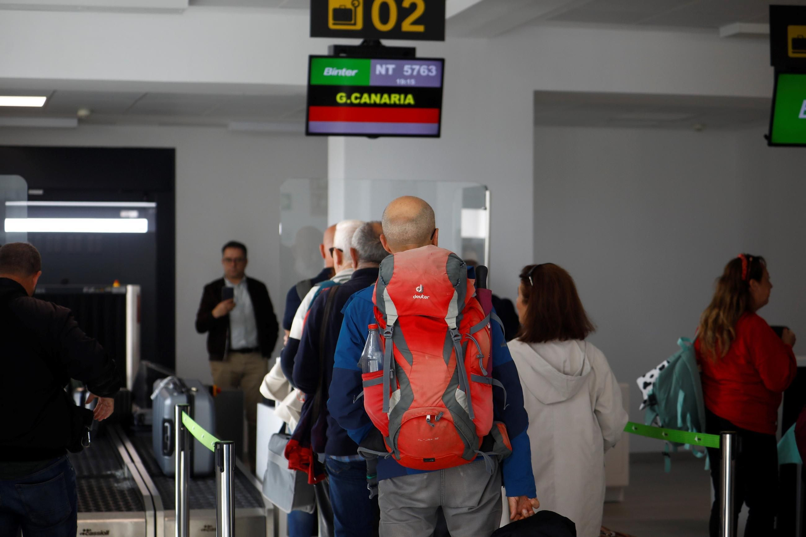 El aeropuerto de Córdoba recibe el primer vuelo de Binter desde Canarias, en imágenes
