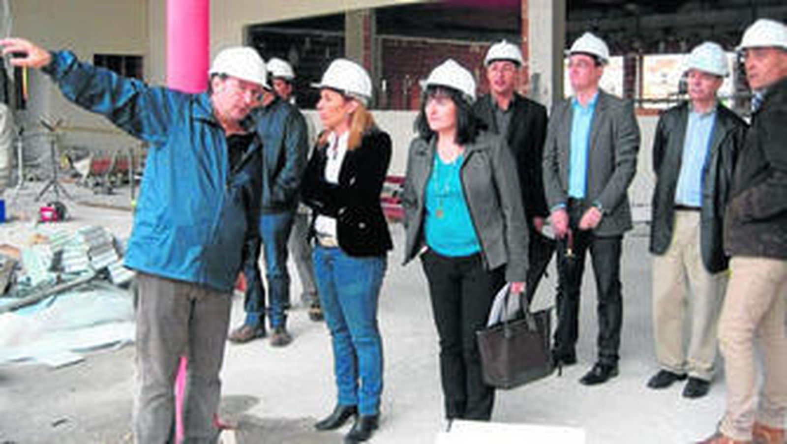 La delegada provincial de Educación visita las obras de uno colegio junto a la Delegada del Gobierno, Sonia Ferrer.