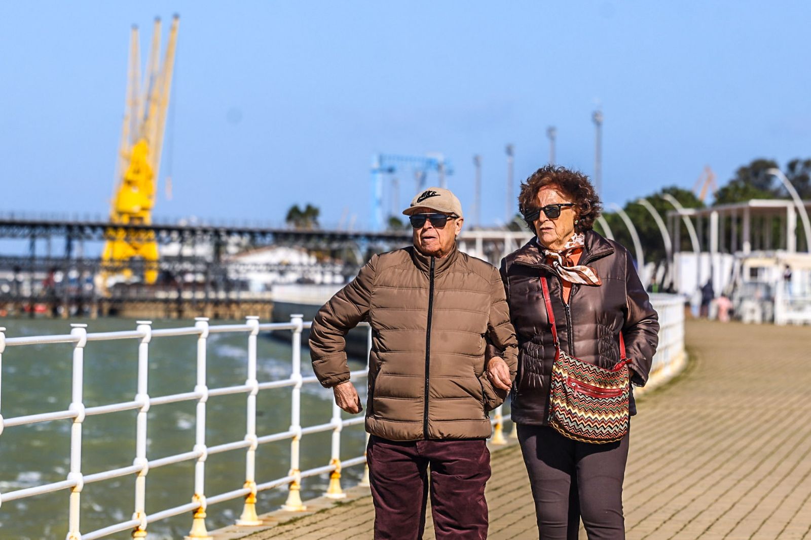 Fotografías de ambiente de la fría mañana en la ciudad