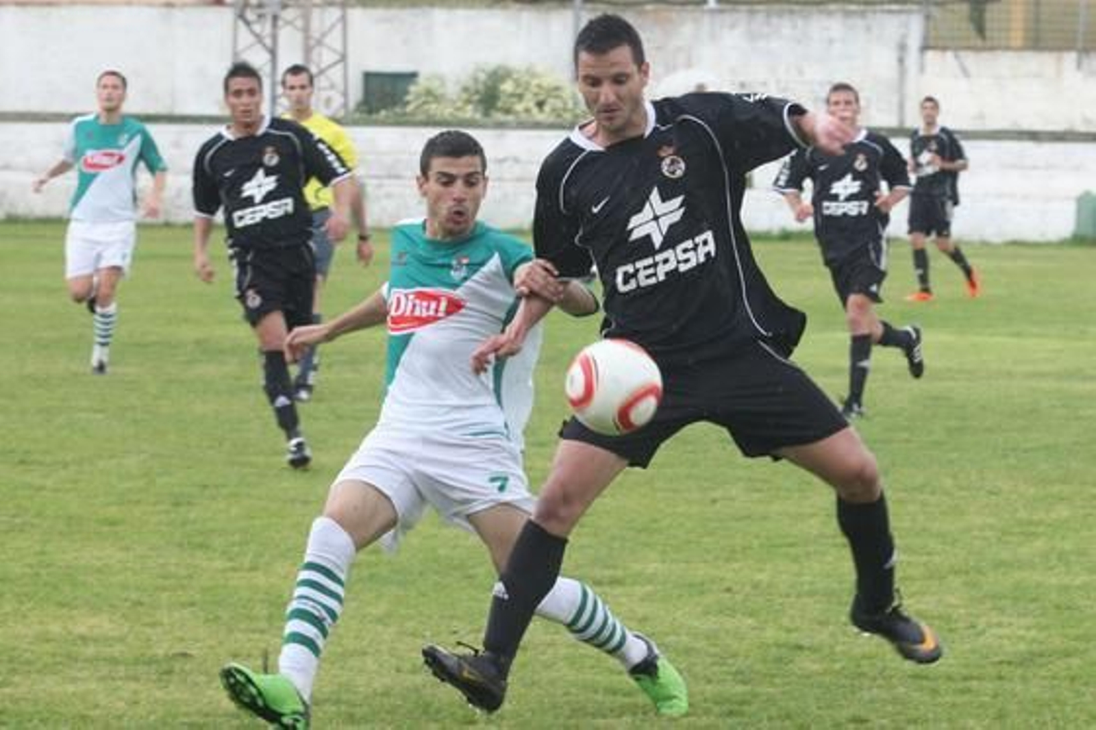 Los linenses empatan sin goles en Puerto Real y celebran el título de campeón de Liga.

Foto: Paco Guerrero