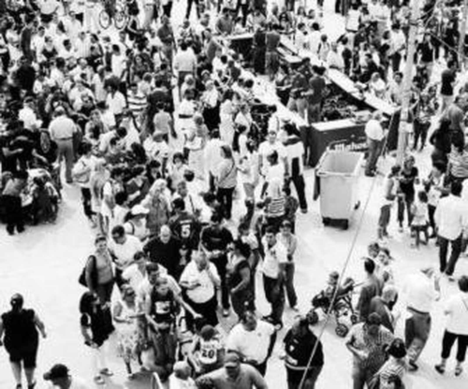 Centenares de aficionados se dieron cita en la explanada de Gol Sur.