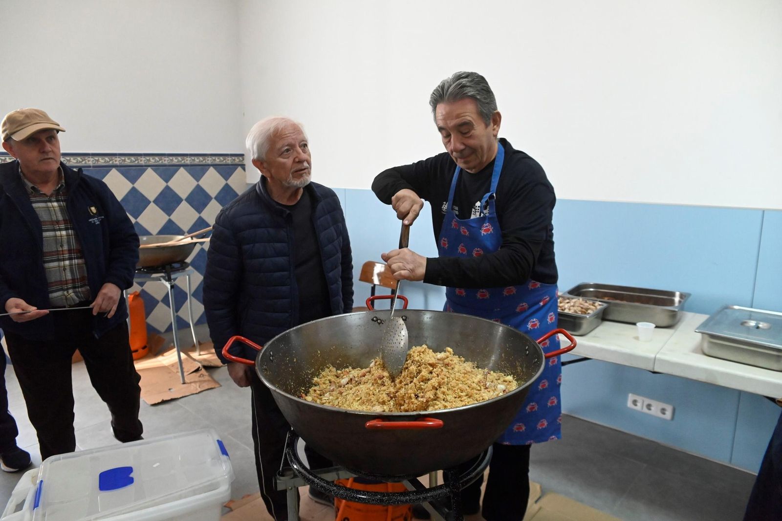 Las migas de la Cruz Blanca, en imágenes
