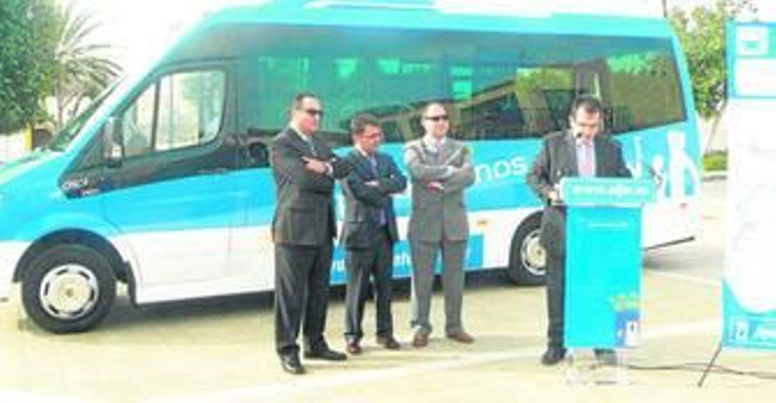 El alcalde de Níjar, Antonio Jesús Rodríguez, durante la presentación del servicio de transportes el pasado 5 de enero.
