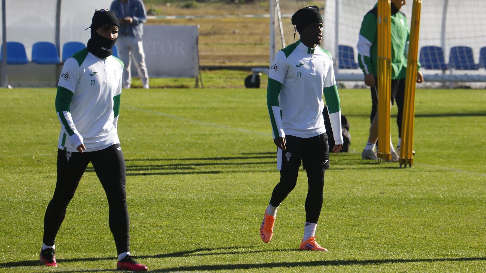 Adilson Mendes, en el centro de la imagen, durante un entrenamiento del Córdoba CF.