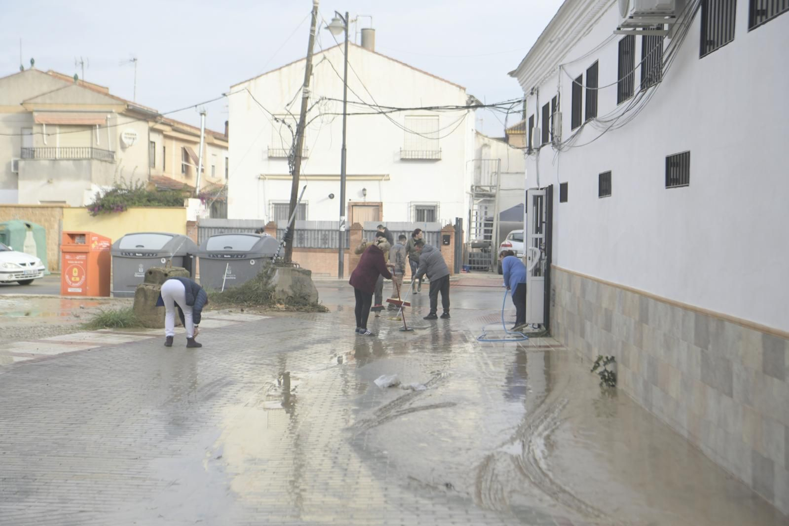 Fotos: Lucha contra el lodo en Chauchina tras los estragos de la DANA